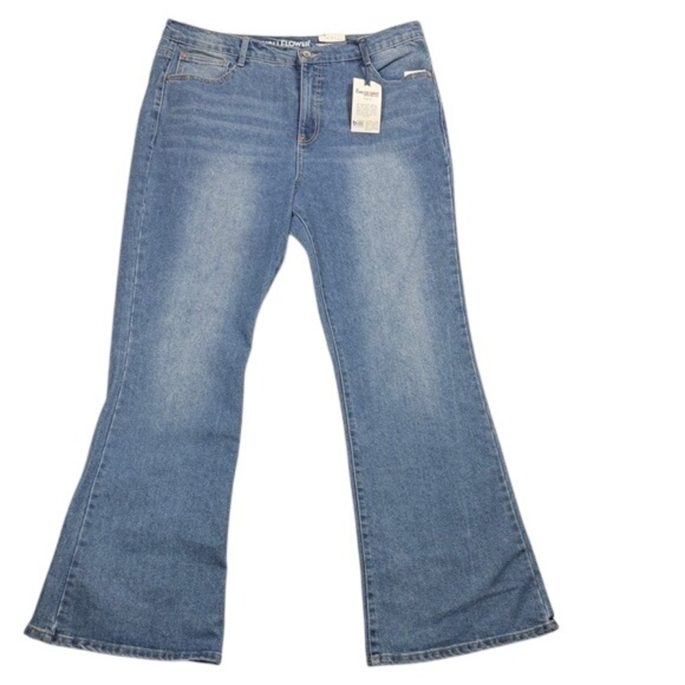 Wallflower Fearless Curvy Super High Rise Flare Jeans Light Wash Blue 17/33 NEW